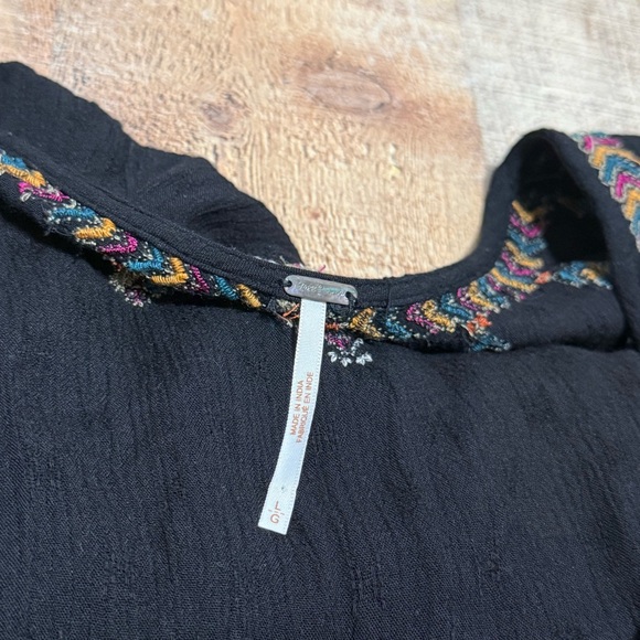 Free People Arianna Tunic Top Sz large Peasant Boho Embroidered Crinkled - Picture 12 of 16